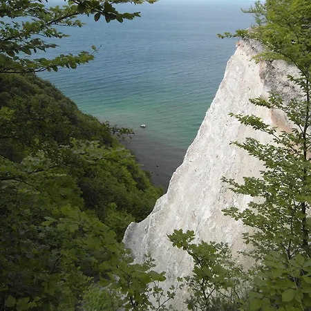 Louisa - 36